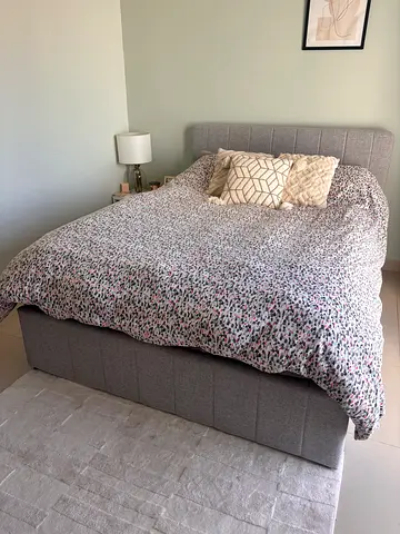 Grey Upholstered King Bed Frame with Headboard, hydraulic storage, bed side charging port