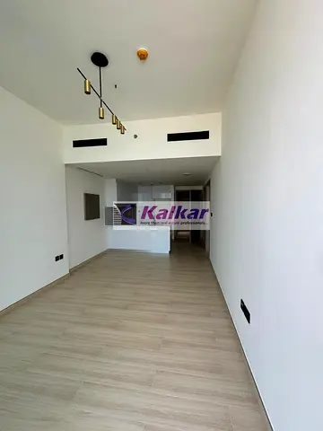 Spacious 1 BR | Mid Floor | Getting Vacant