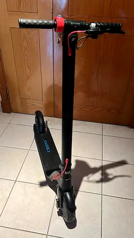 Crony Electric scooter X7 in excellent condition - lightweight foldable with removable battery