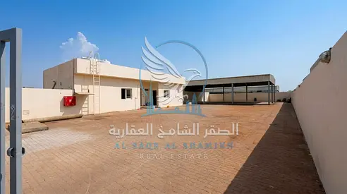 حوطة صناعية للإيجار في الصجعة 10000 قدم مربع مع مظلة ومكاتب