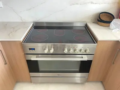 Electric Ceramic Cooker 5 hubs like new condition