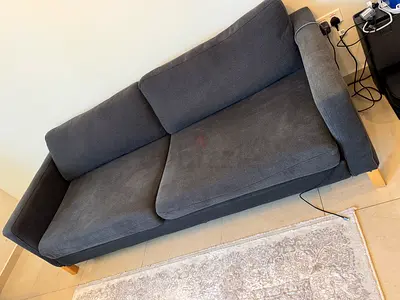 Comfortable 3-seater grey fabric sofa with wooden legs
