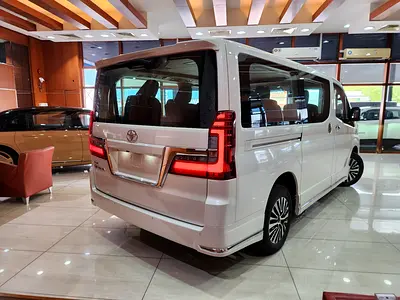 2026 Toyota GRANVIA — фото 2