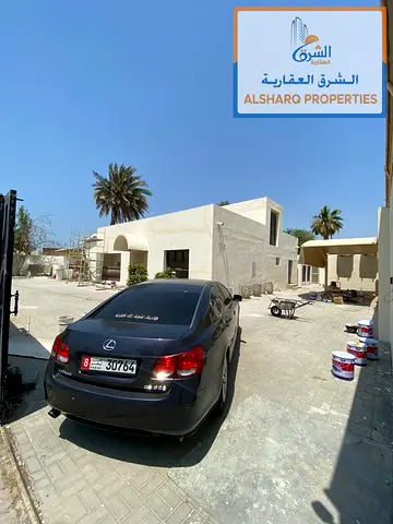 الجزات | فيلا واسعة جدًا على شارع رئيسي | أرض 8,000 قدم فيلا مميزة بمساحات واسعة