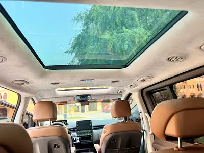 2023 Hyundai STARIA photo 8