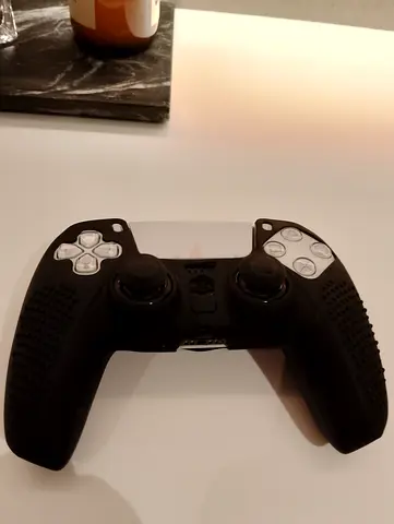 PS5 controller  immaculate condition 150 AED