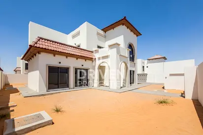 Brand New Home Middle Unit | Double Row 5BR Villa
