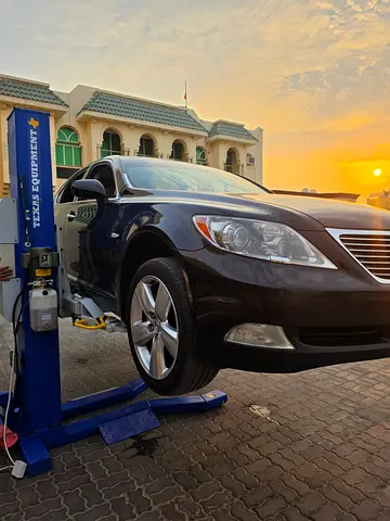 رافعة سيارات عمود واحد