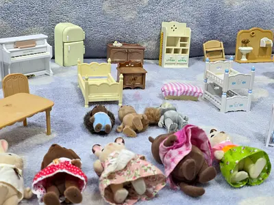 Sylvanian family house full furniture and characters