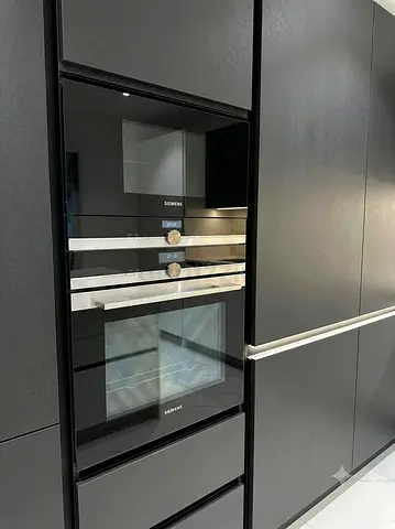 Siemens iQ700 Built-In Electric Oven & Microwave Set – Premium Kitchen Collection