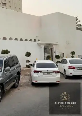 بناية للبيع في النعيمية 2 عجمان، مساحة 3,600 قدم، خالية ومصانة بالكامل، موقع حيوي ومميز وقريبة من جميع الخدمات والطرق الرئيسية