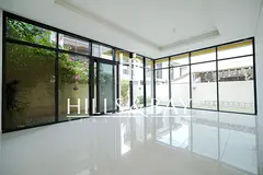 Vastu Complaint | Landscaped End Unit | Vacant