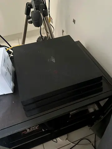Sony PlayStation 4 Pro - Black (Used, Good Condition)
