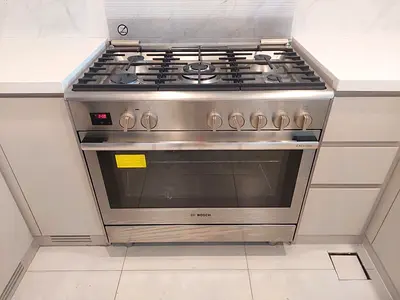 Bosch brand 8 series 5 burner gas cooker 90by60 cm