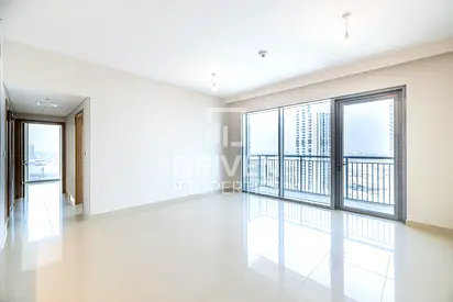 Mid Floor | Vacant Unit | Swimming Pool View