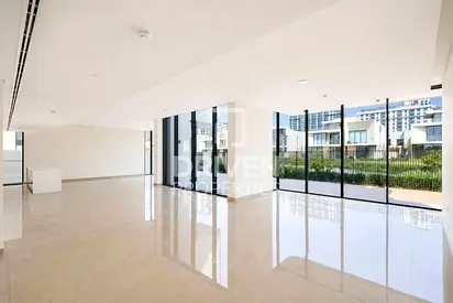 Exclusive Unit | Lake View | Premium Amenities