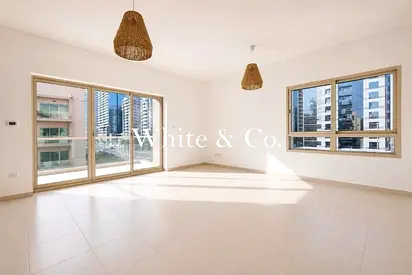 Bright Unit | Balcony | Ready to Move In