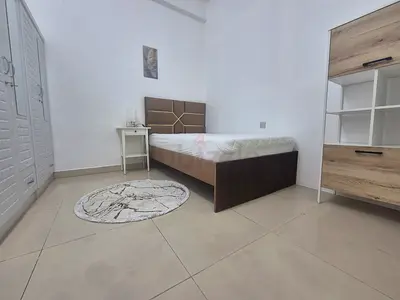 Executives not CROWDED flat. Ready to move in Now