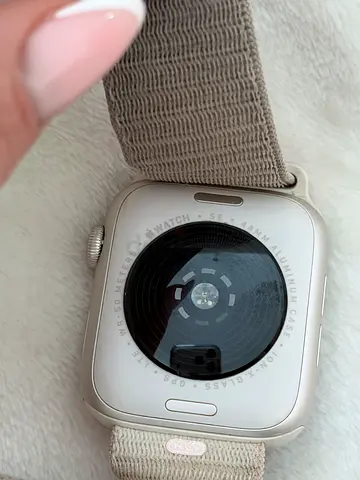 Apple Watch Series SE (Starlight Aluminum) - Good Condition
