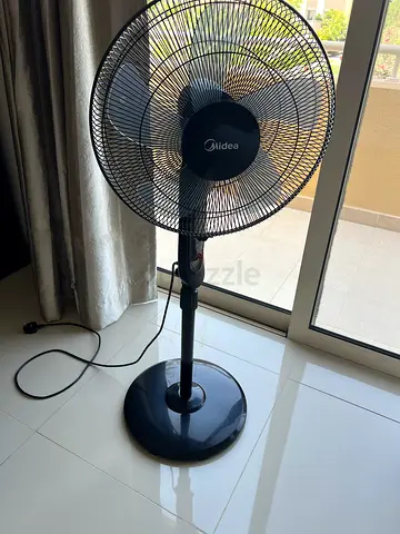 Midea Pedestal Stand Fan - excellent Working Condition, with remote control.