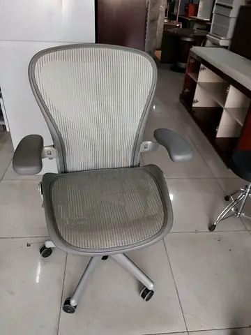 Herman miller Aeron size C fully loaded