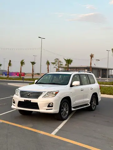 Lexus LX570 – Excellent Condition