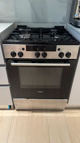 Siemens Gas Cooker with Electric Oven – Freestanding