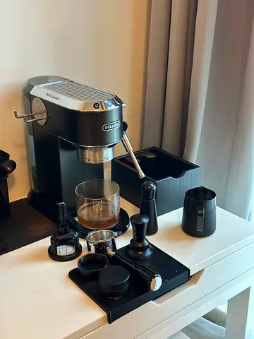 DeLonghi EC 685 Espresso Machine with Accessories - Good Working Condition