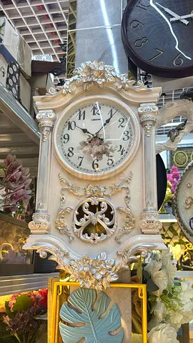 Ornate Vintage-Style Decorative Wall Clock (Ivory & Gold)