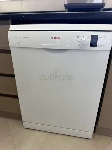 Bosch series 4 freestanding dishwasher - good condition