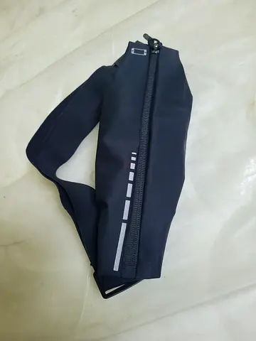 Black waist Running belt  pack with zipper and   reflective strip