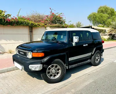 WELL MAINTAINED TOYOTA FJ CRUISER 4.0 V6 2012 GCC SPECS