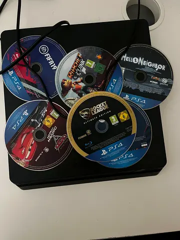 PS4 1 controller with 6 discs