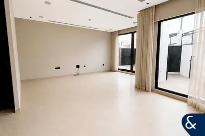 5 Bed | Vacant | Spacious | Custom
