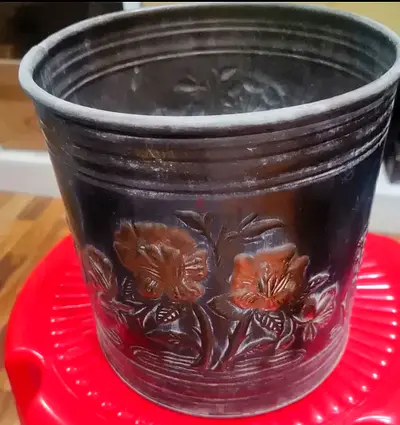 Metal decorative pot 20cm height