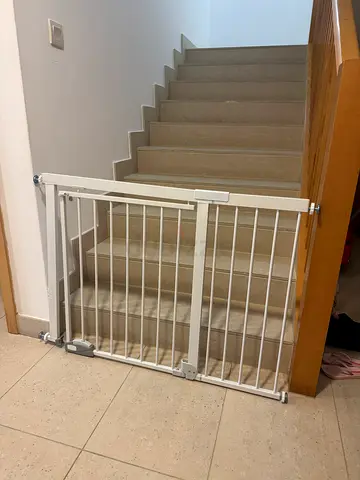 Baby Safety Gate 75–144cm Extendable – Auto Close, No Drilling