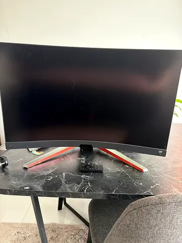 BenQ MOBIUZ EX3210R 32” QHD 165Hz Curved Gaming Monitor – Excellent Condition