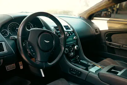 2010 Aston Martin DBS — фото 17