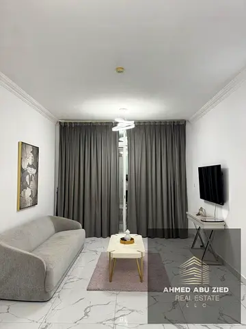 رفاهية السكن الفندقي والمواصفات الملكية (أبراج الواحة - Oasis Towers) – شقة غرفتين وصالة مفروشة بالكامل