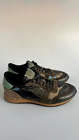 Valentino Garavani Camouflage Rockrunner Sneakers Men's designer casual - size 42, normal used