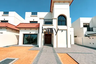 Single Row Middle | 4BR + Maid Room