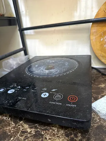Single-burner Induction Cooktop - Compact Portable Hot Plate