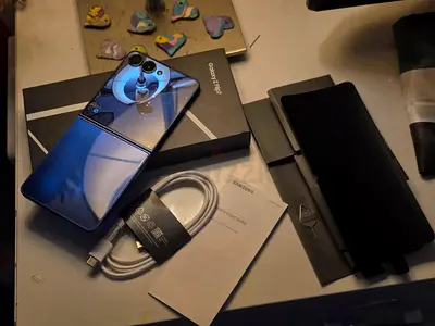 Z flip 256GB TDRA under warranty
