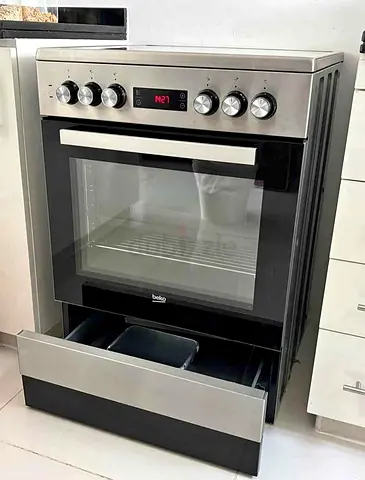 Beko Electric Ceramic Cooker 60cm With Fan Like New