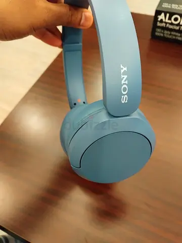 Sony wireless over-ear headphones (blue)
