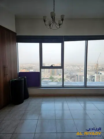 استوديو سكاي كورتس | إطلالة على المدينة | تخطيط عملي