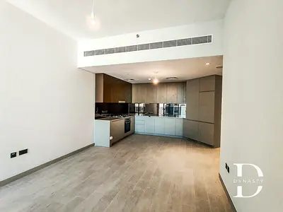 Luxury Apartment |Highest Floor| Prime Location