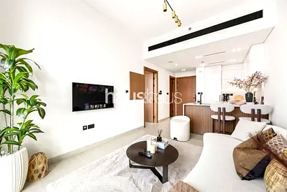 VACANT | FULLY FURNISHED | HIGH FLOOR