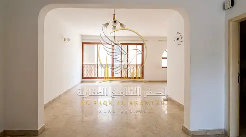 Duplex Apartment for Annual Rent in Al Qulaya, 4 Bedrooms and Living Room