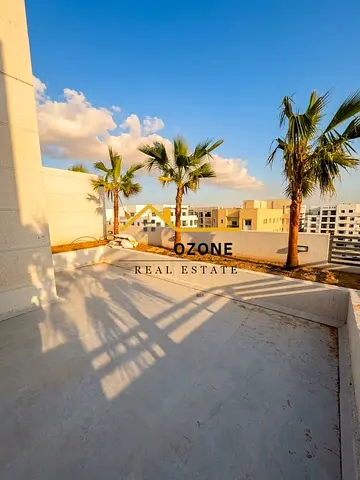 BRAND NEW PENTHOUSE ~WARDROBES ~SPECIOUS APARTMENT ~FAMILY BUILDING